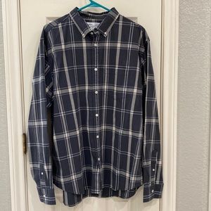 NWT. Old Navy men’s everyday shirt.